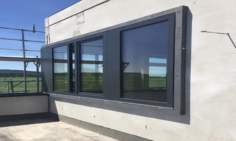 Innowacje w montażu okien i drzwi: Jak technologia Triotherm+ zmienia branżę