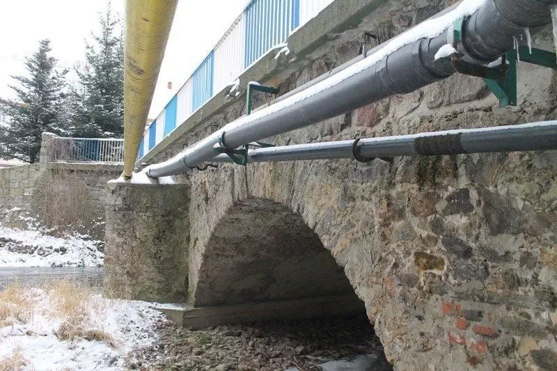 Rurociągi napowietrzne w instalacjach wodociągowych